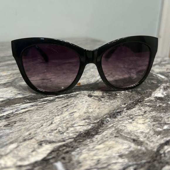 Accessories - Stylish Black Cat-Eye Sunglasses